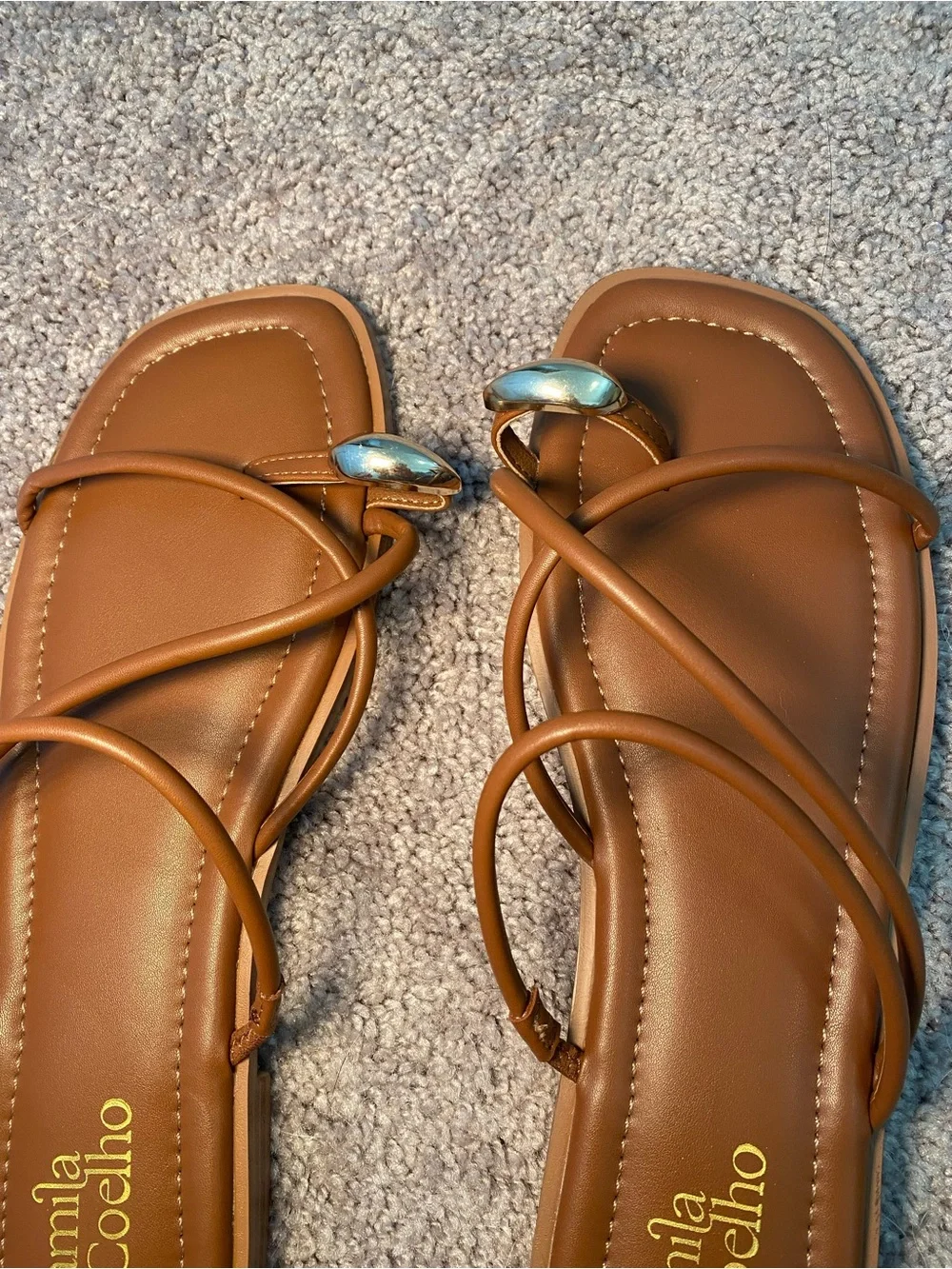 Camila Coelho Venue Brown Strappy Flat Sandals Gold Toe Ring Detail Size 10 NWT